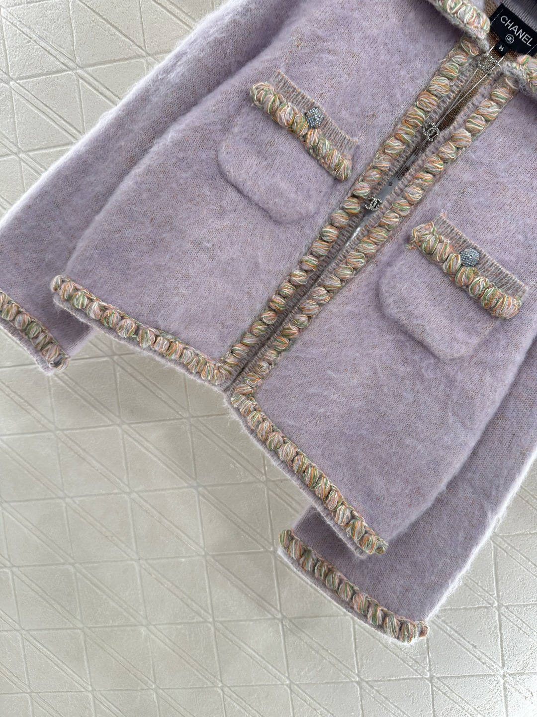 ♥Chane*♥2025新品上架
    编织捆边针织开衫
定制YB羊绒纱线织造 穿搭舒适 柔软细腻 翻