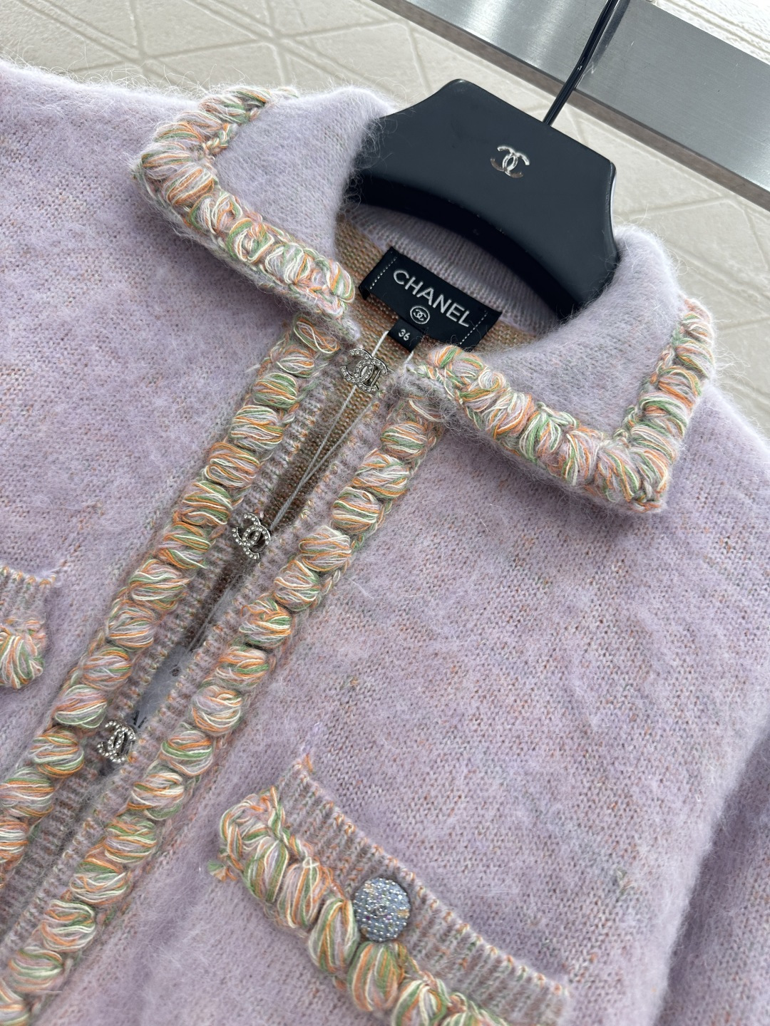 ♥Chane*♥2025新品上架
    编织捆边针织开衫
定制YB羊绒纱线织造 穿搭舒适 柔软细腻 翻