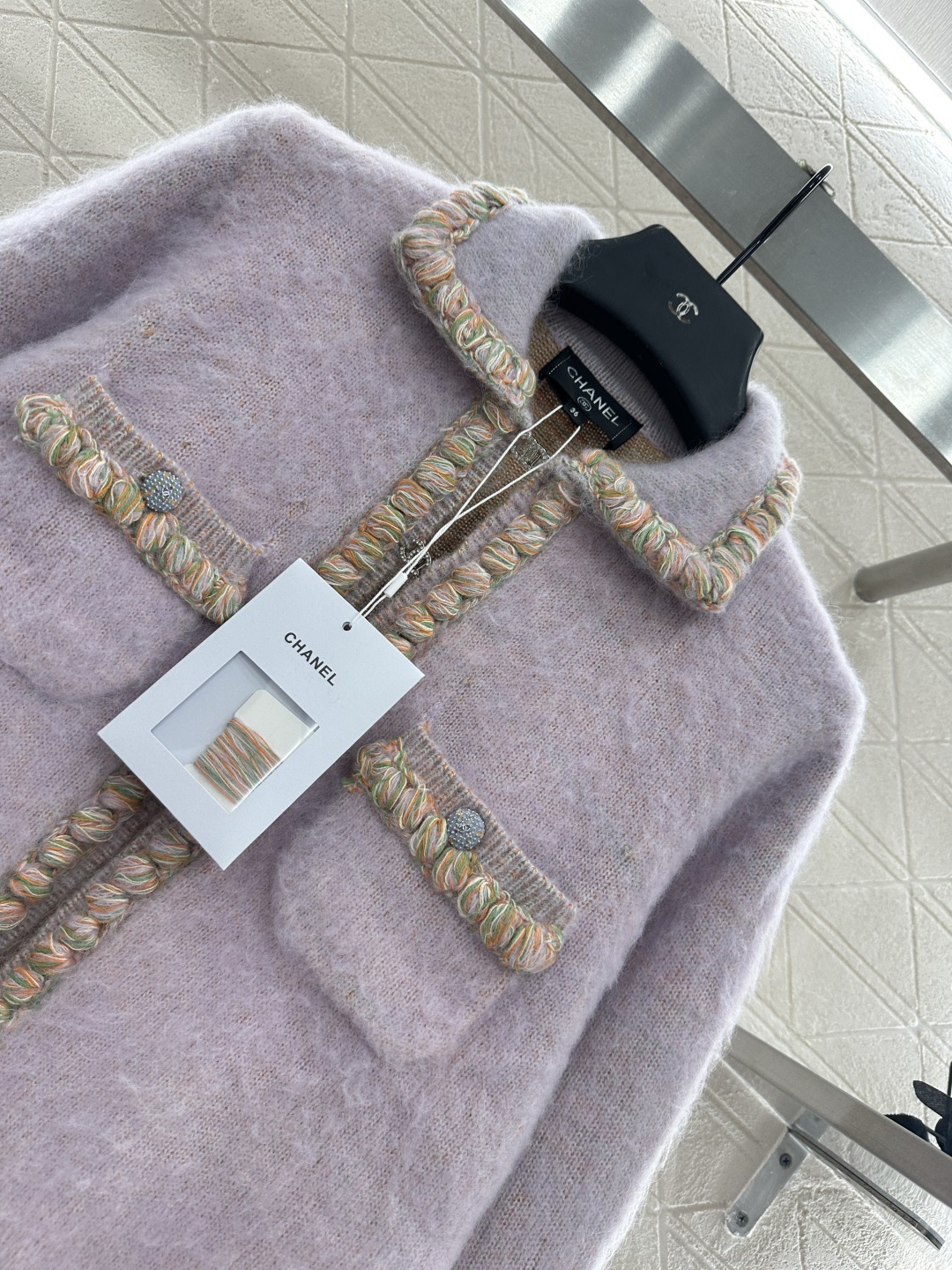 ♥Chane*♥2025新品上架
    编织捆边针织开衫
定制YB羊绒纱线织造 穿搭舒适 柔软细腻 翻