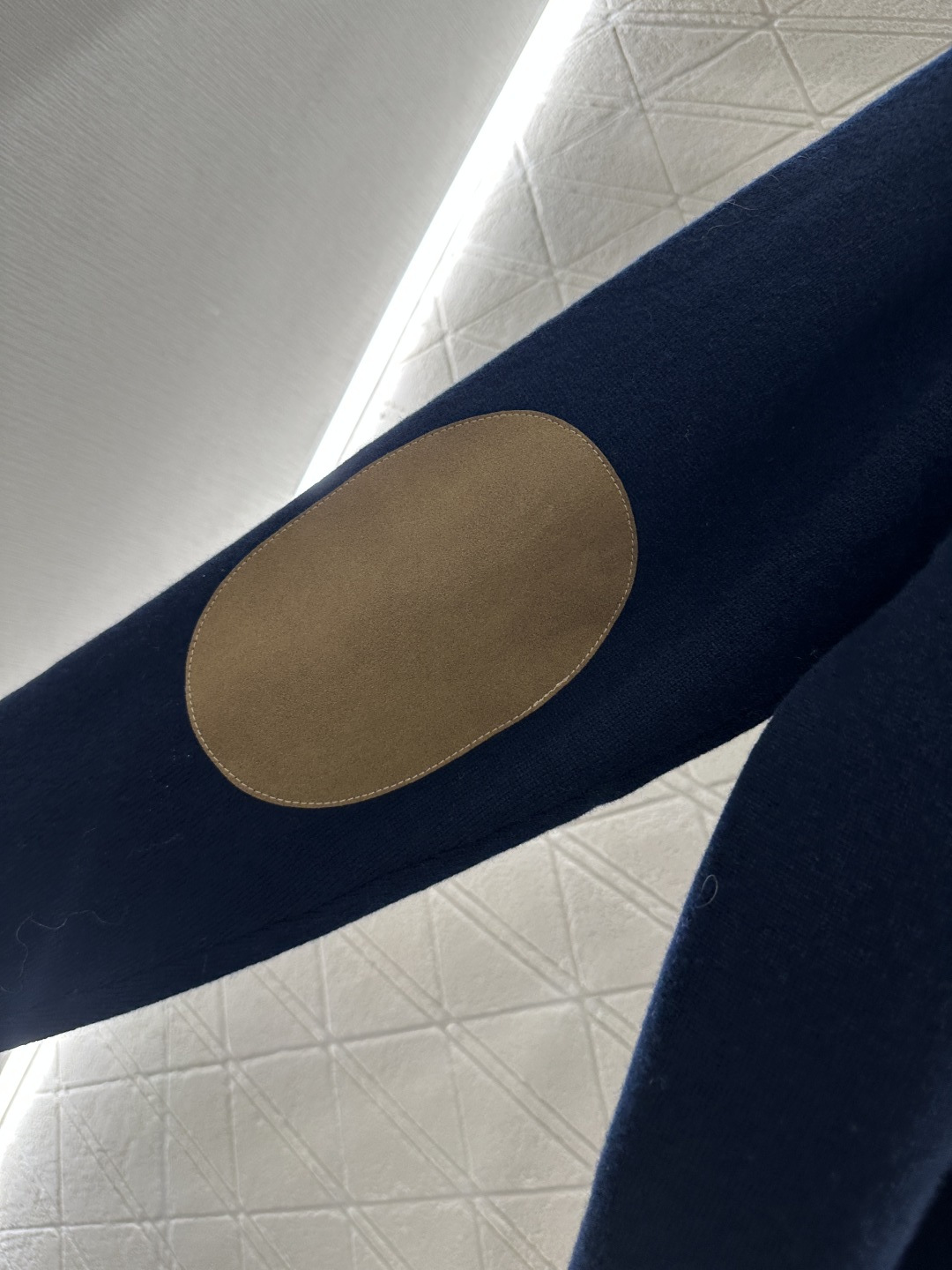 ♥Miumi*♥2025新品上架
     拉链翻领针织上衣
定制YB羊绒纱线织造 质感高级 舒适柔软 