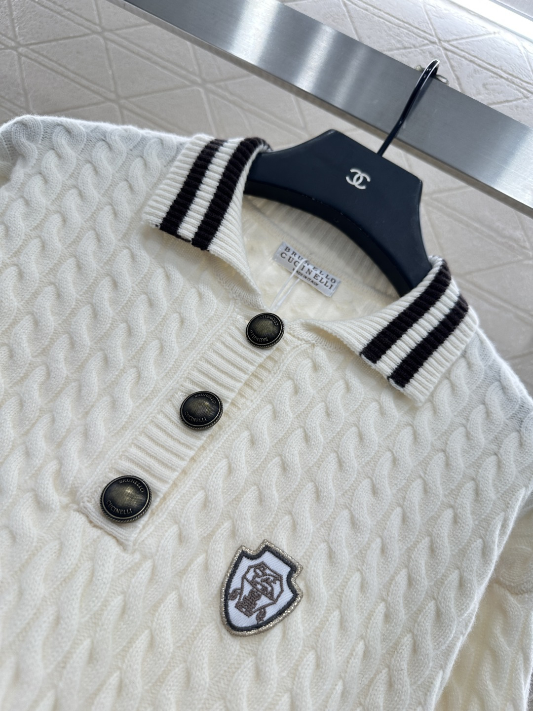 ♥BC*♥2025新品上架
 钩花条纹翻领针织上衣
定制YB羊绒针织材质 质感高级 舒适柔软 翻领常规毛