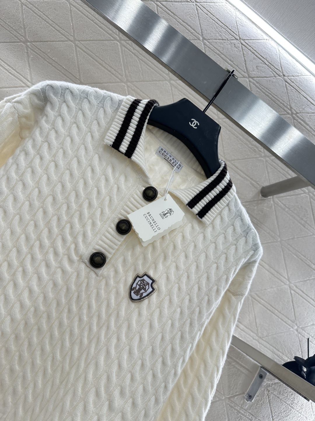 ♥BC*♥2025新品上架
 钩花条纹翻领针织上衣
定制YB羊绒针织材质 质感高级 舒适柔软 翻领常规毛