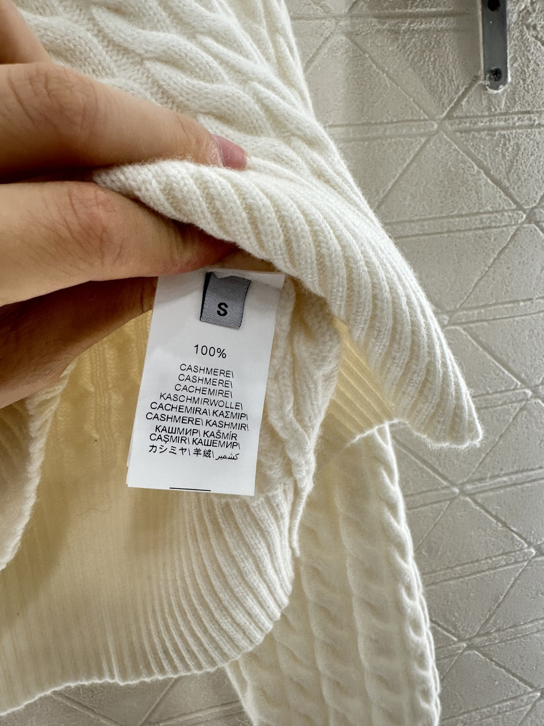 ♥BC*♥2025新品上架
 钩花条纹翻领针织上衣
定制YB羊绒针织材质 质感高级 舒适柔软 翻领常规毛