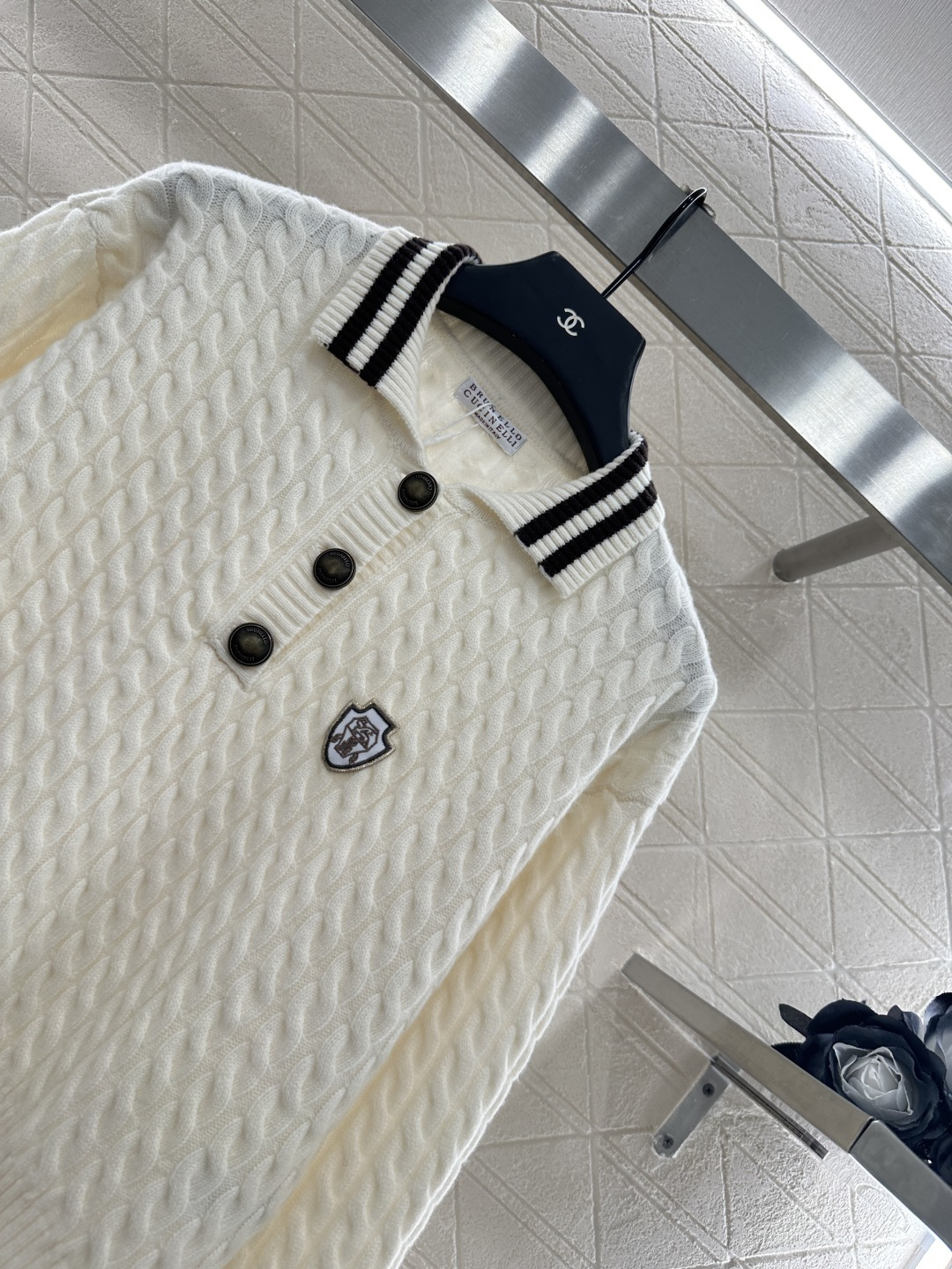 ♥BC*♥2025新品上架
 钩花条纹翻领针织上衣
定制YB羊绒针织材质 质感高级 舒适柔软 翻领常规毛