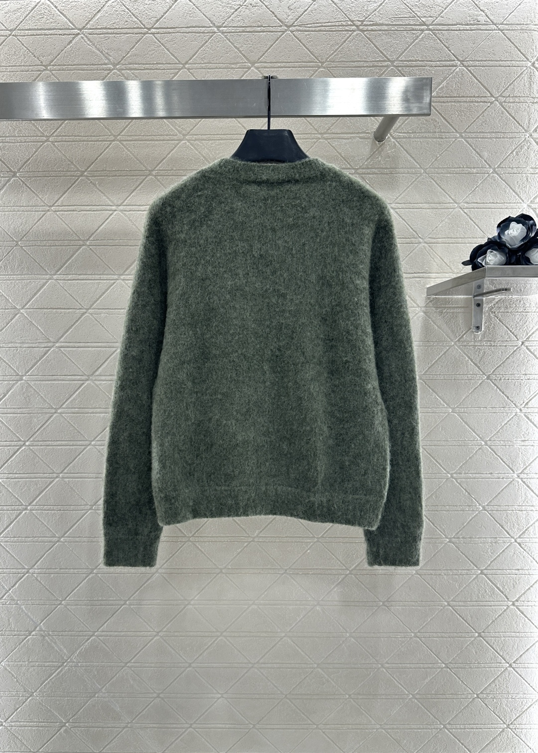 ♥Sanint Lauren*♥2025新品上架
      胸针字母针织毛衣
定制YB羊毛纱线织造 柔