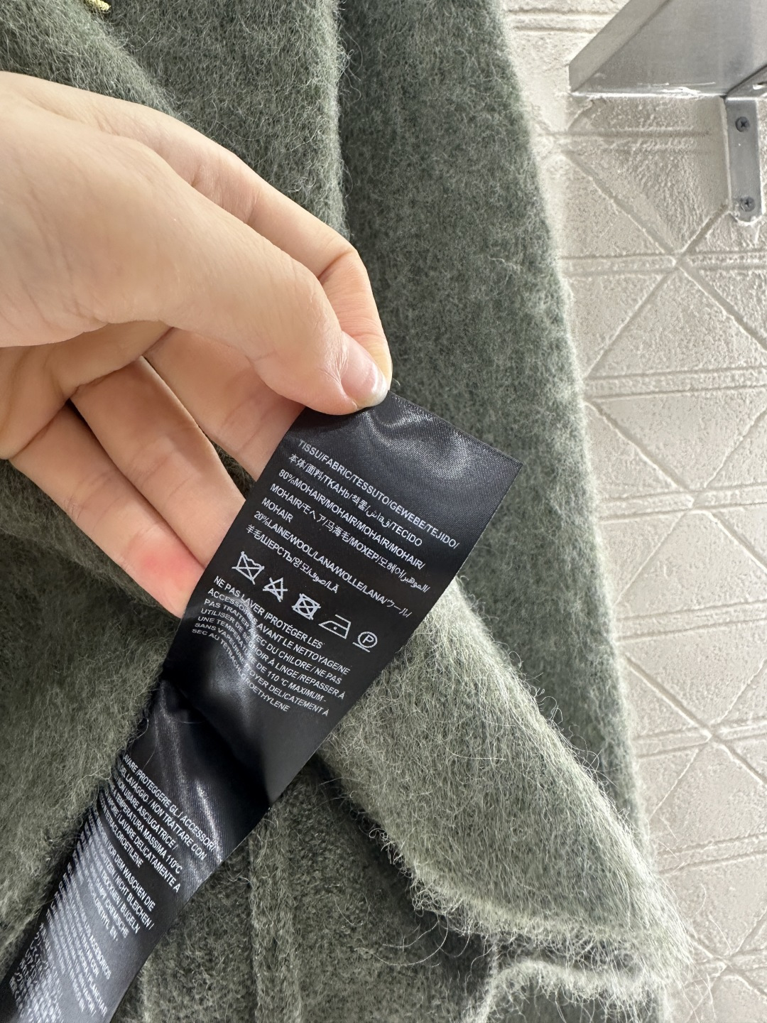 ♥Sanint Lauren*♥2025新品上架
      胸针字母针织毛衣
定制YB羊毛纱线织造 柔