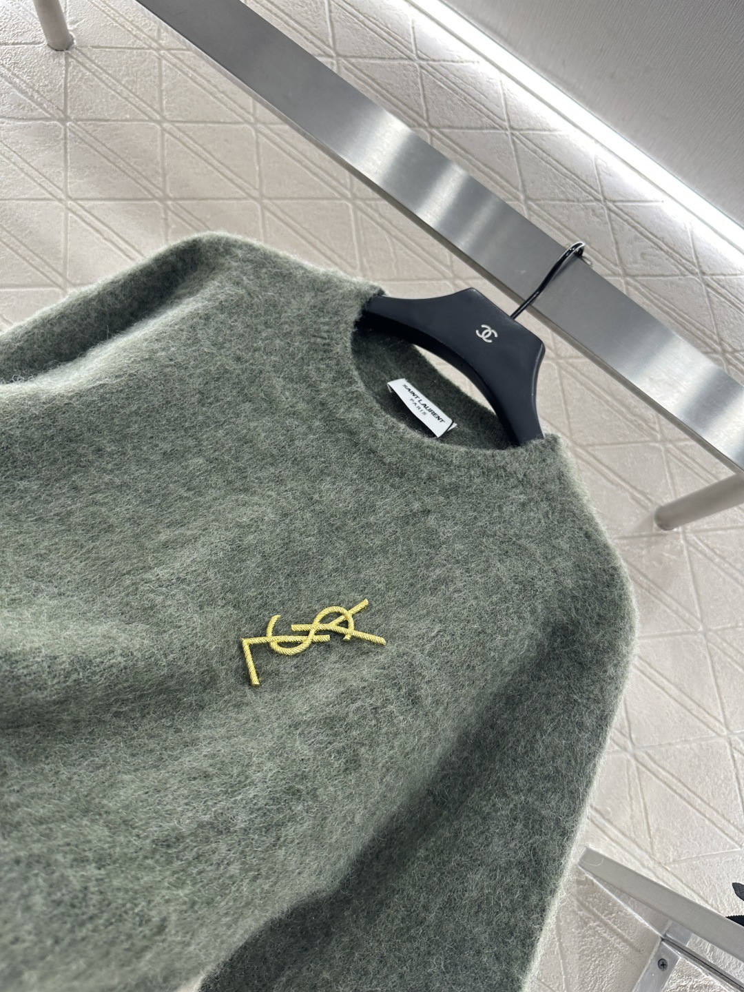 ♥Sanint Lauren*♥2025新品上架
      胸针字母针织毛衣
定制YB羊毛纱线织造 柔