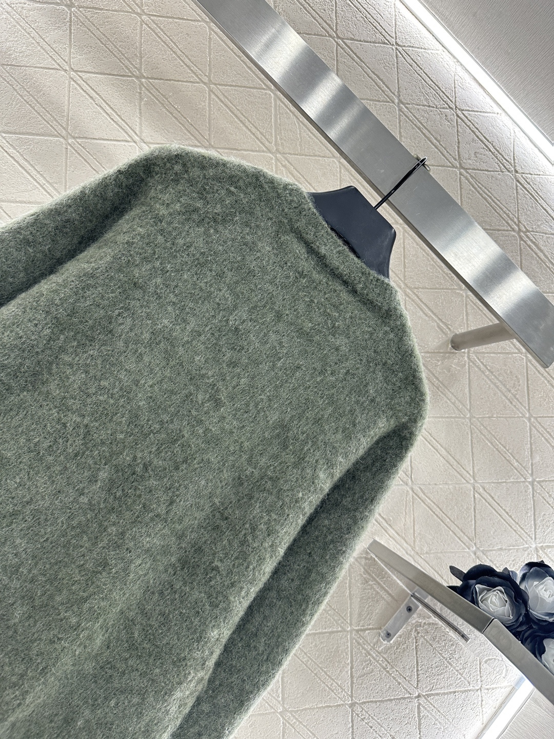 ♥Sanint Lauren*♥2025新品上架
      胸针字母针织毛衣
定制YB羊毛纱线织造 柔