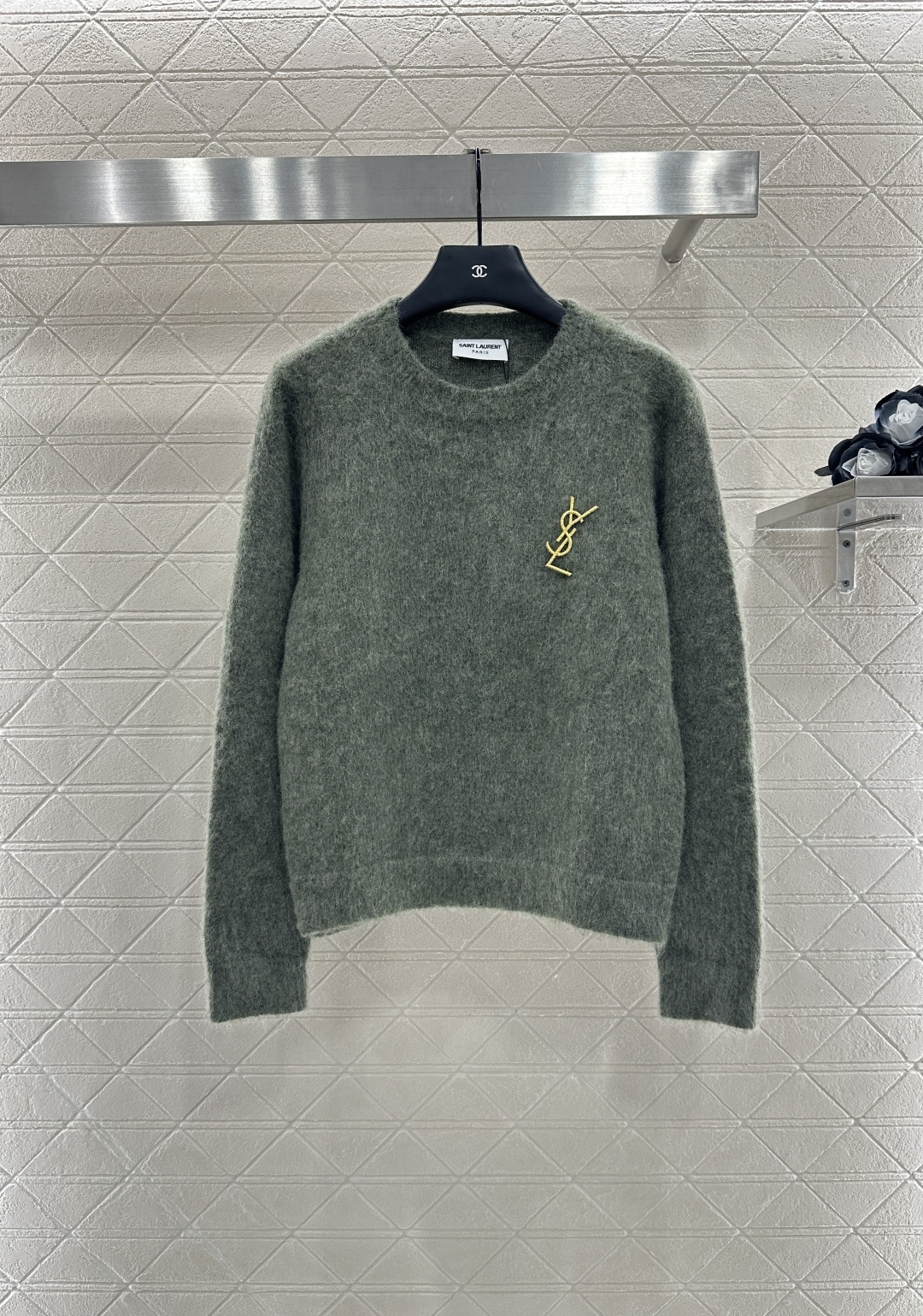 ♥Sanint Lauren*♥2025新品上架
      胸针字母针织毛衣
定制YB羊毛纱线织造 柔