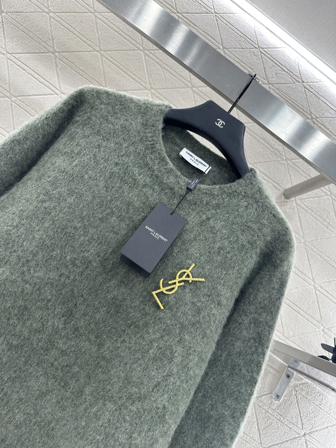 ♥Sanint Lauren*♥2025新品上架
      胸针字母针织毛衣
定制YB羊毛纱线织造 柔