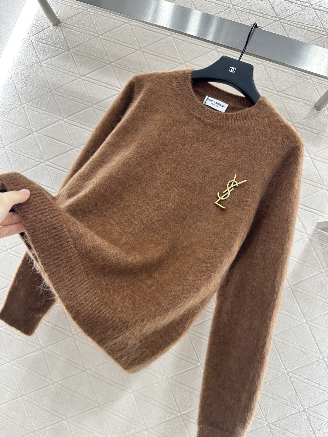 ♥Sanint Lauren*♥2025新品上架
      胸针字母针织毛衣
定制YB羊毛纱线织造 柔