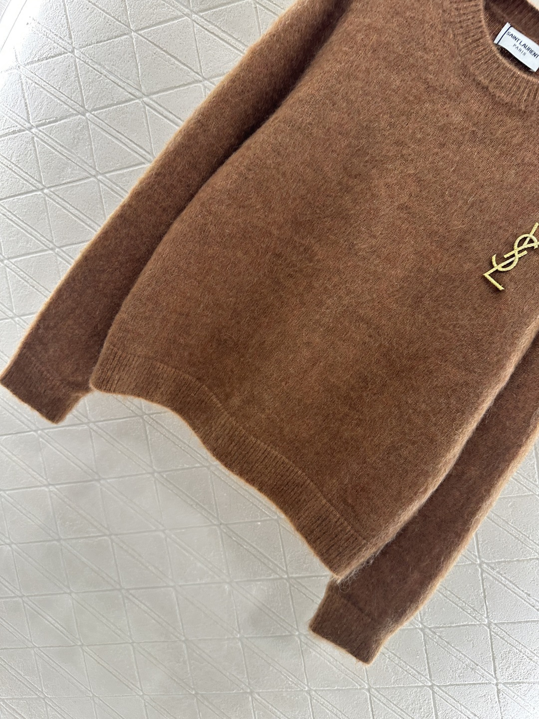 ♥Sanint Lauren*♥2025新品上架
      胸针字母针织毛衣
定制YB羊毛纱线织造 柔