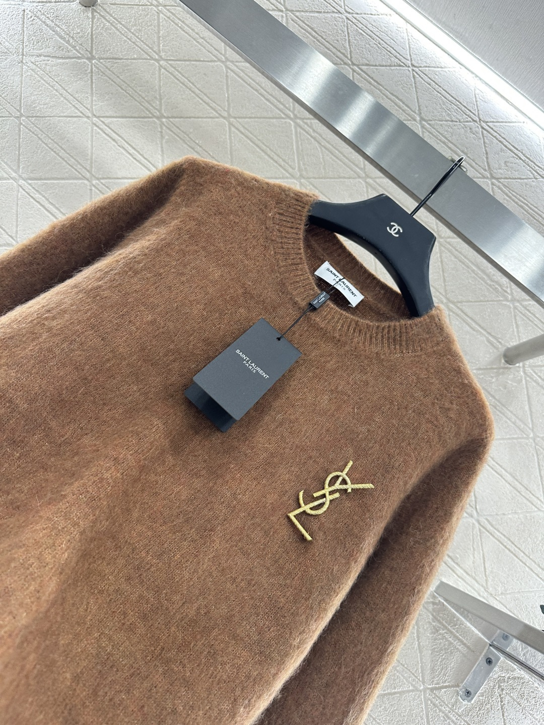 ♥Sanint Lauren*♥2025新品上架
      胸针字母针织毛衣
定制YB羊毛纱线织造 柔