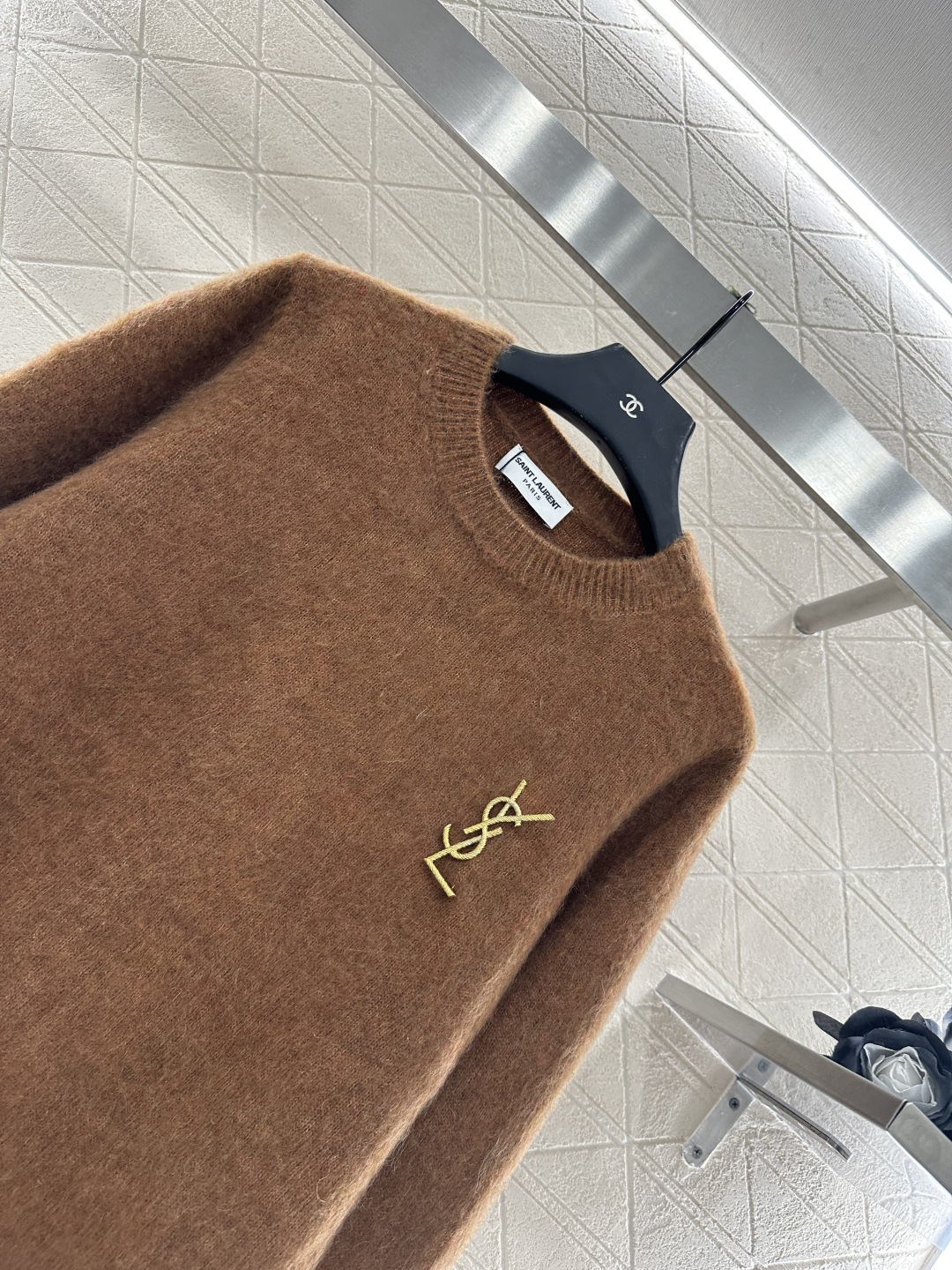 ♥Sanint Lauren*♥2025新品上架
      胸针字母针织毛衣
定制YB羊毛纱线织造 柔