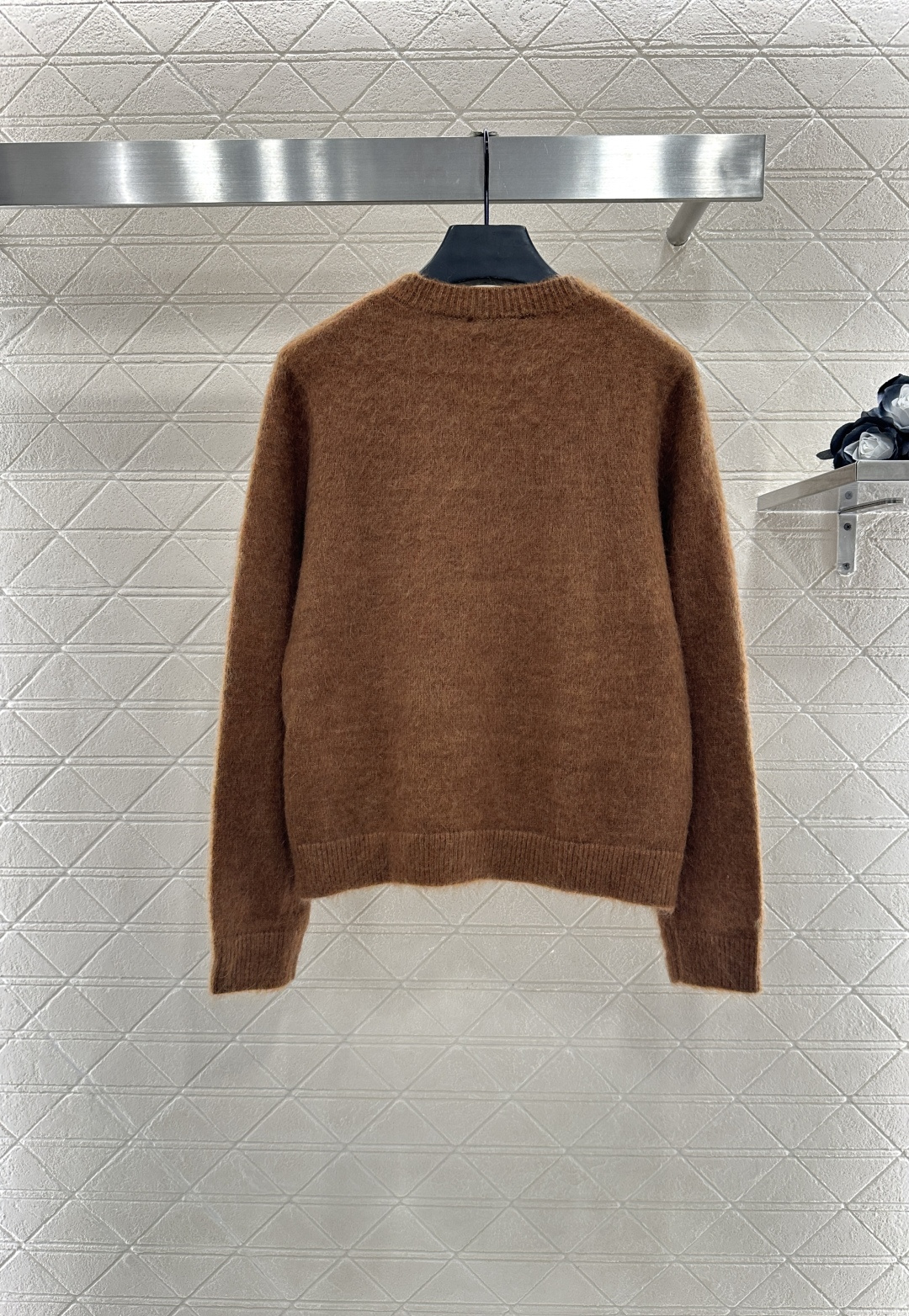 ♥Sanint Lauren*♥2025新品上架
      胸针字母针织毛衣
定制YB羊毛纱线织造 柔