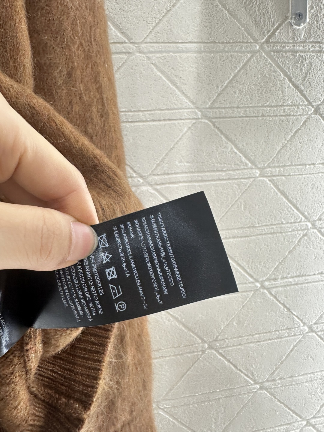 ♥Sanint Lauren*♥2025新品上架
      胸针字母针织毛衣
定制YB羊毛纱线织造 柔