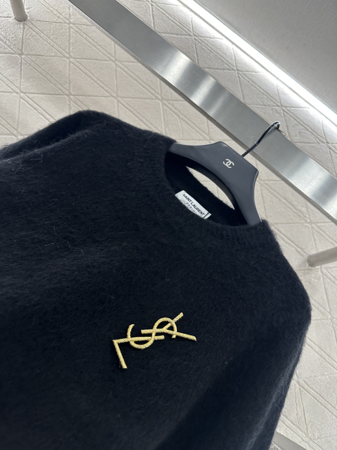 ♥Sanint Lauren*♥2025新品上架
      胸针字母针织毛衣
定制YB羊毛纱线织造 柔