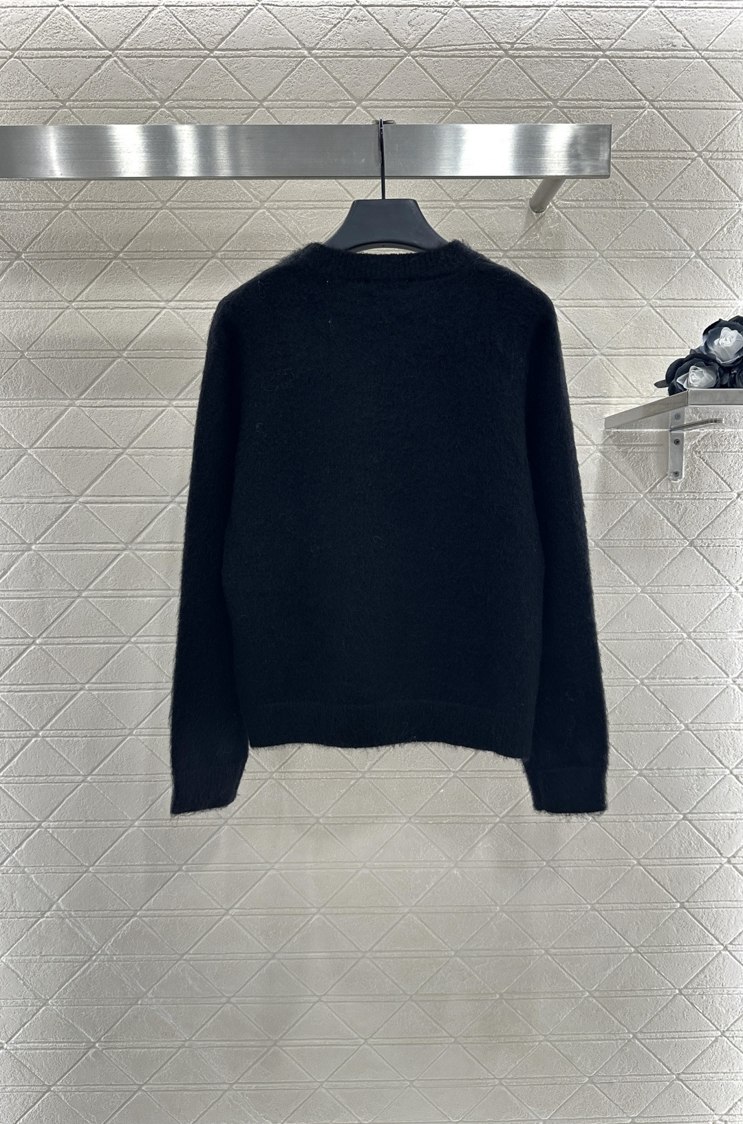 ♥Sanint Lauren*♥2025新品上架
      胸针字母针织毛衣
定制YB羊毛纱线织造 柔