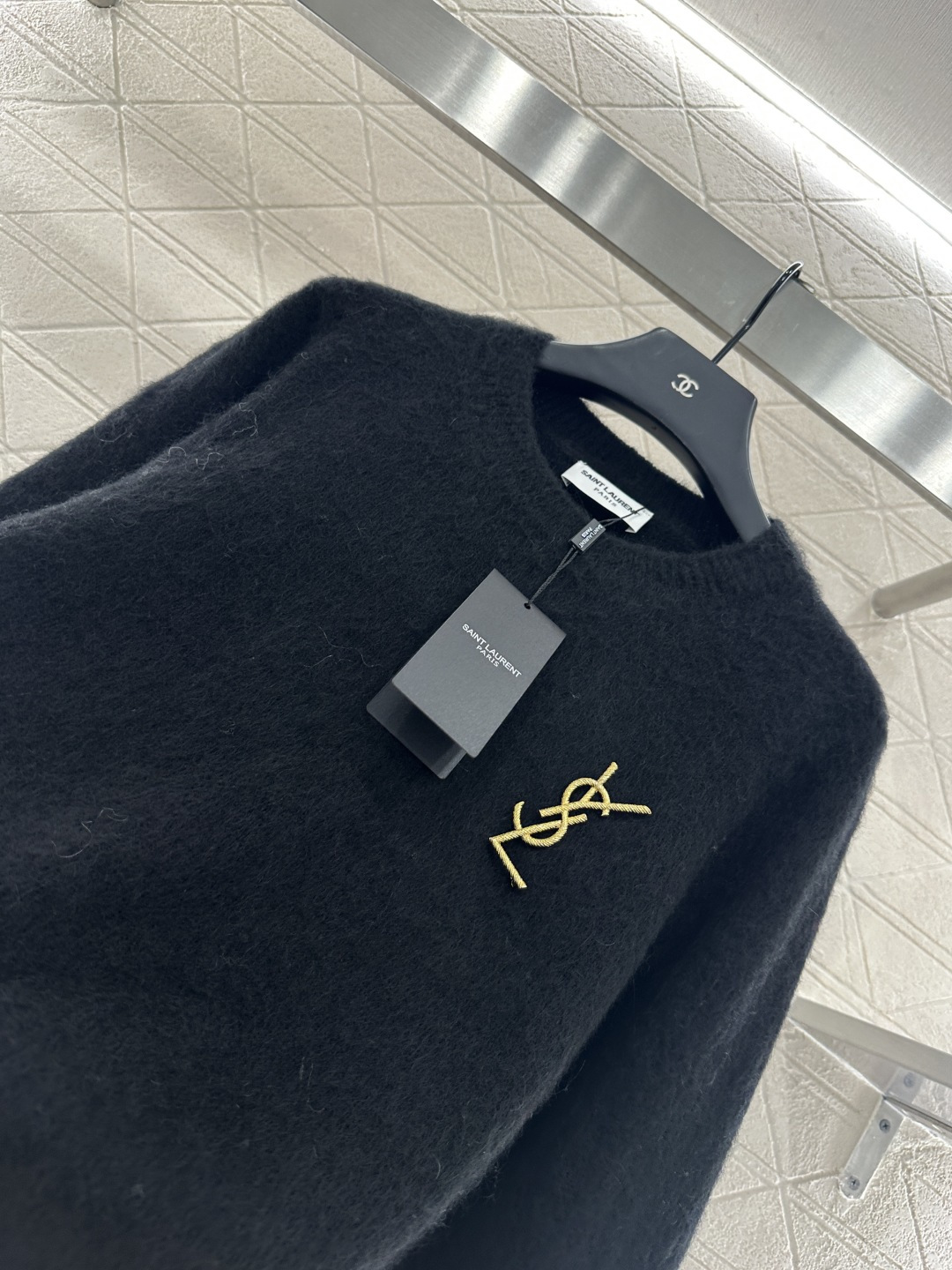 ♥Sanint Lauren*♥2025新品上架
      胸针字母针织毛衣
定制YB羊毛纱线织造 柔