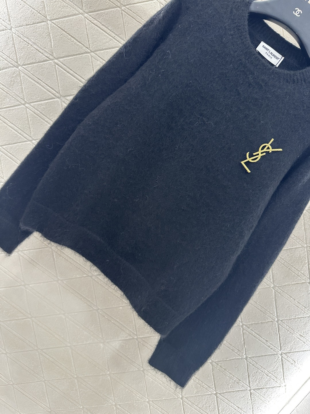 ♥Sanint Lauren*♥2025新品上架
      胸针字母针织毛衣
定制YB羊毛纱线织造 柔