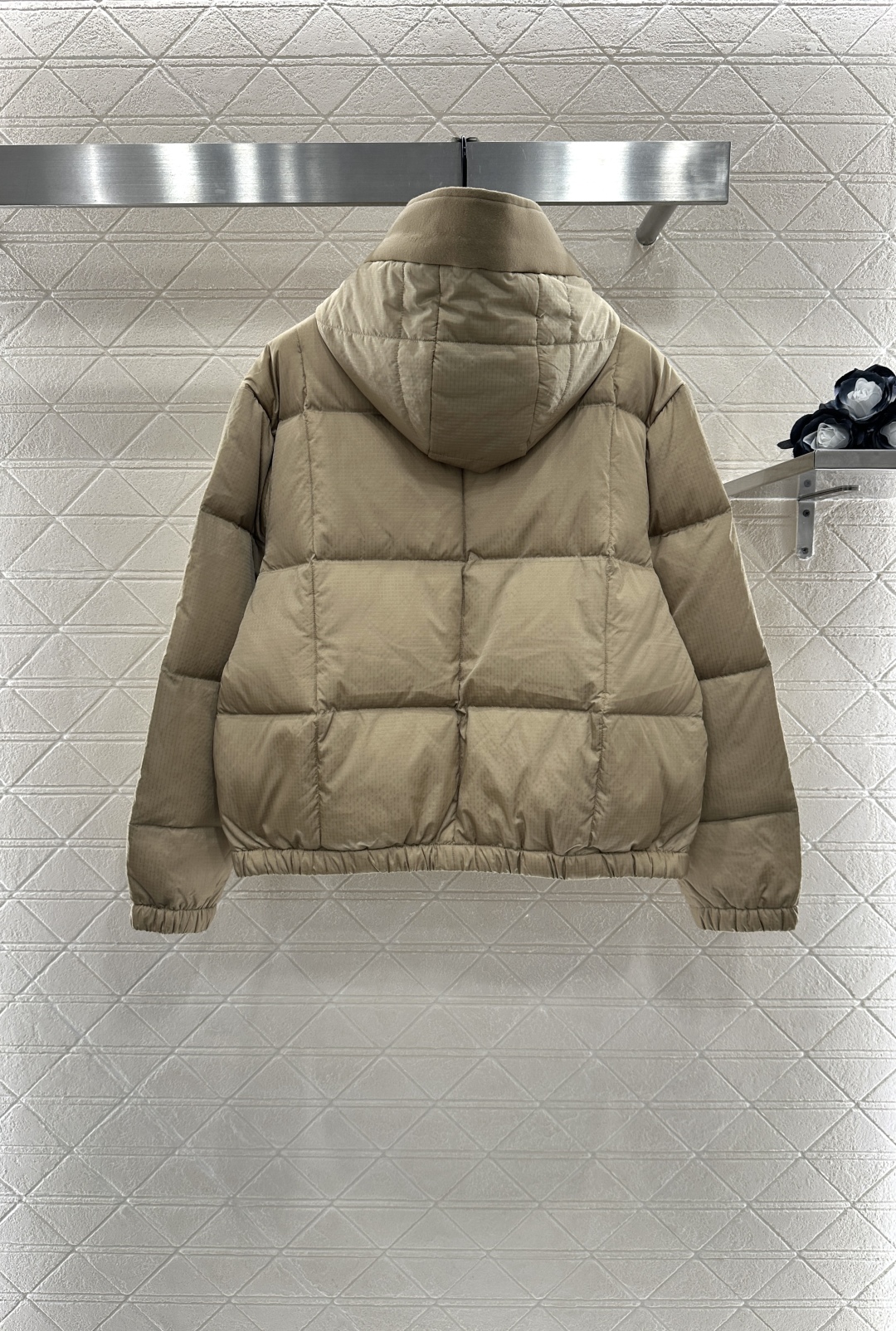 ♥Louis Vuitto*♥2025新品上架
       连帽抽绳羽绒服
定制YB进口防风防水尼龙材