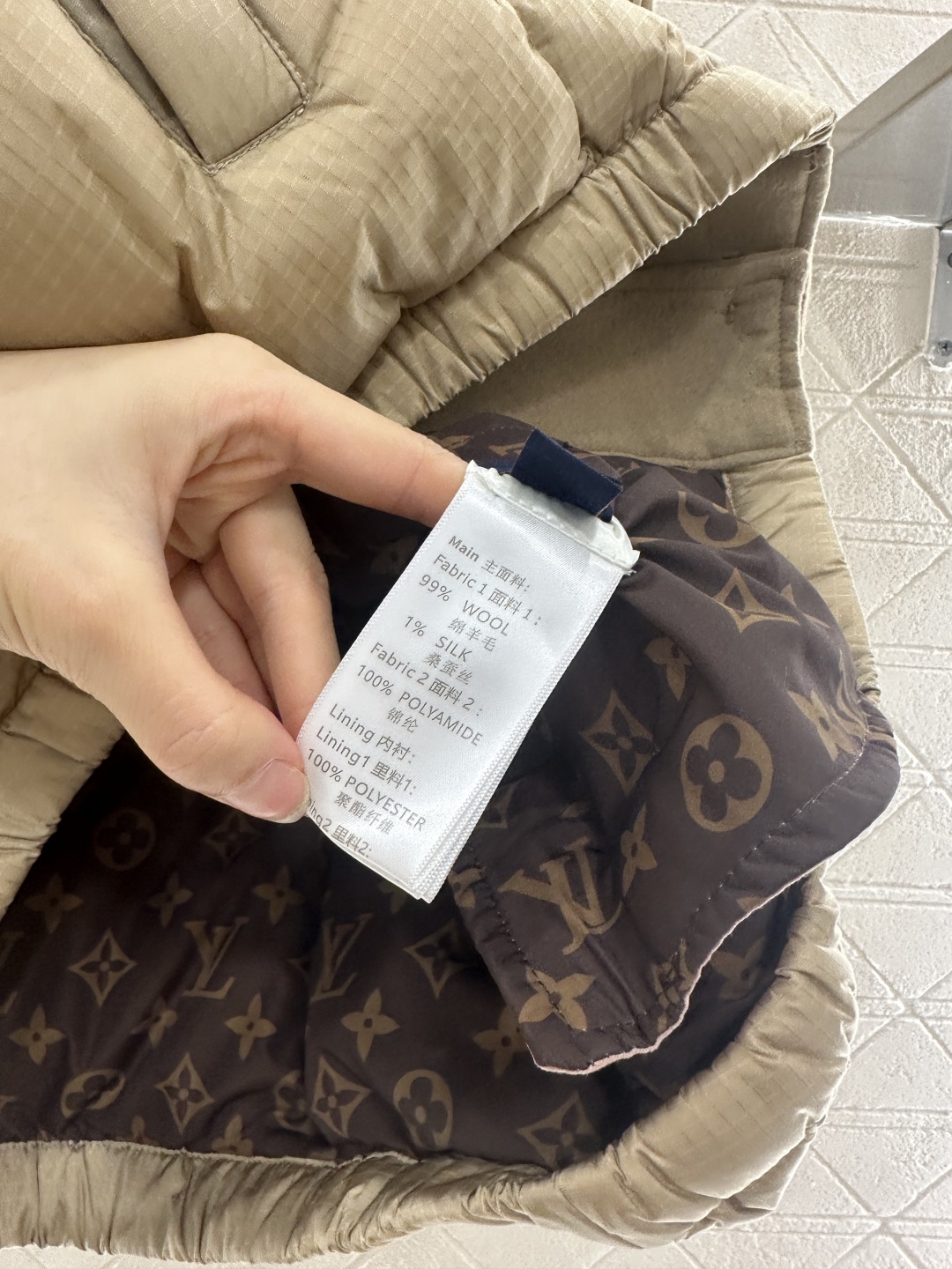 ♥Louis Vuitto*♥2025新品上架
       连帽抽绳羽绒服
定制YB进口防风防水尼龙材