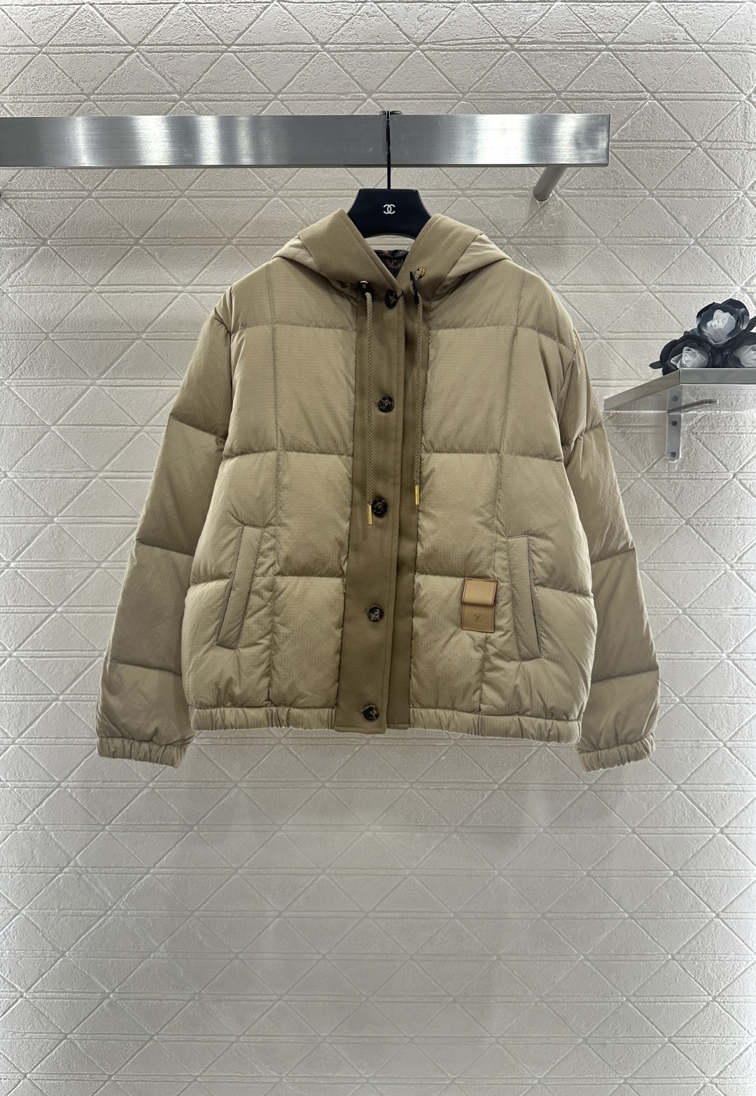 ♥Louis Vuitto*♥2025新品上架
       连帽抽绳羽绒服
定制YB进口防风防水尼龙材