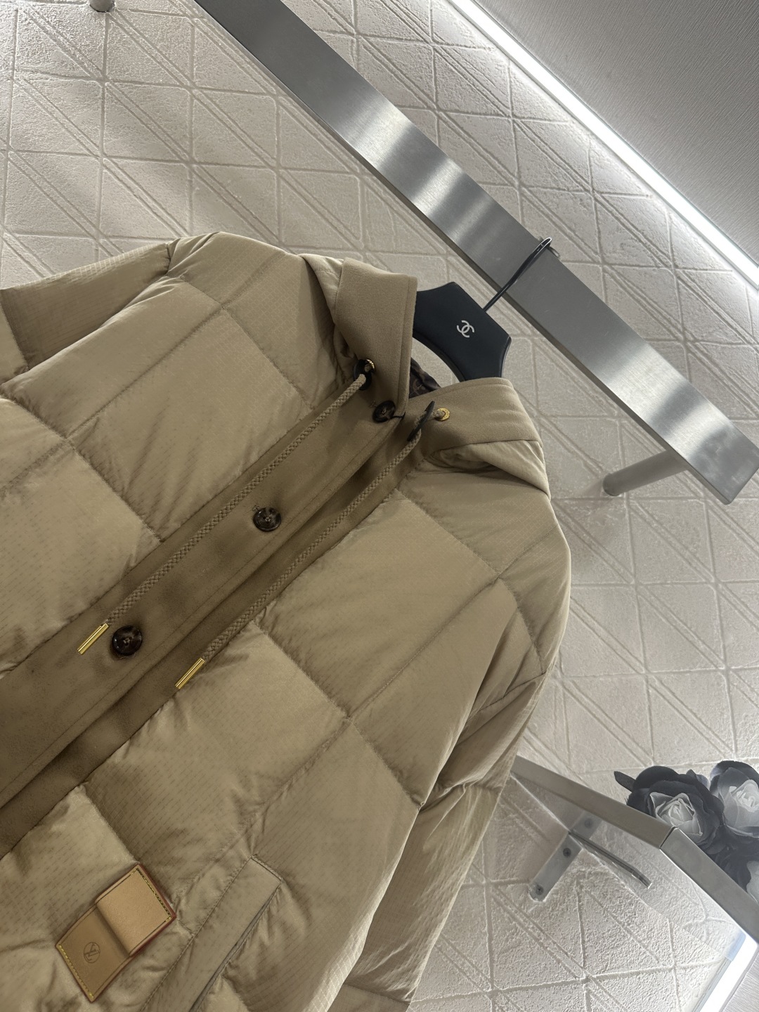 ♥Louis Vuitto*♥2025新品上架
       连帽抽绳羽绒服
定制YB进口防风防水尼龙材