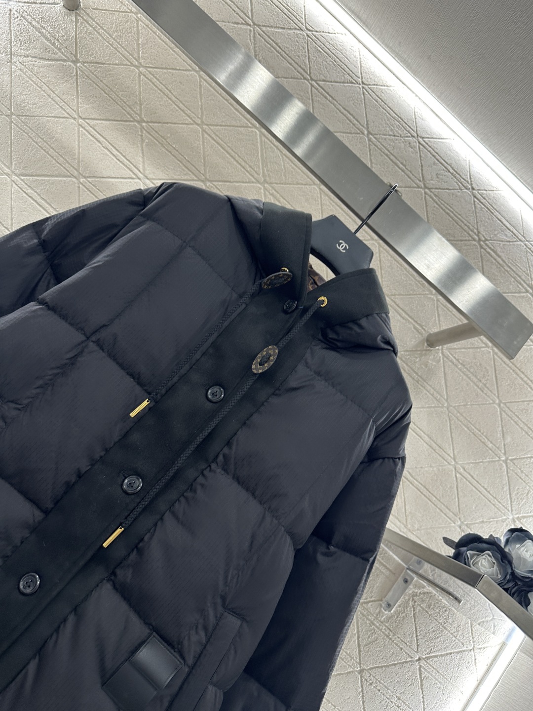 ♥Louis Vuitto*♥2025新品上架
       连帽抽绳羽绒服
定制YB进口防风防水尼龙材
