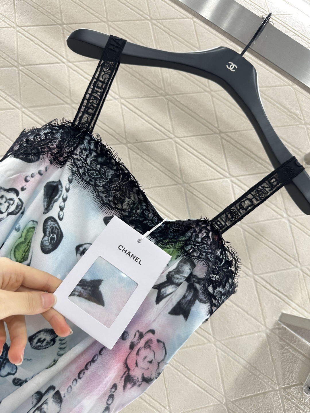 ♥Chane*♥2025新品上架
    印花真丝系列
定制YB进口斜纹稠材质 质感光泽 垂顺有型 平口