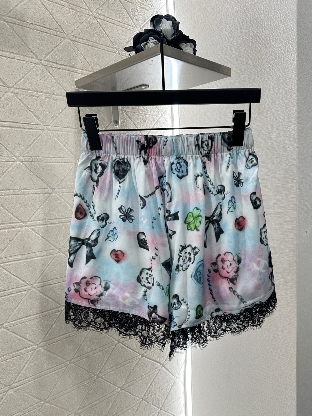 ♥Chane*♥2025新品上架
    印花真丝系列
定制YB进口斜纹稠材质 质感光泽 垂顺有型 平口