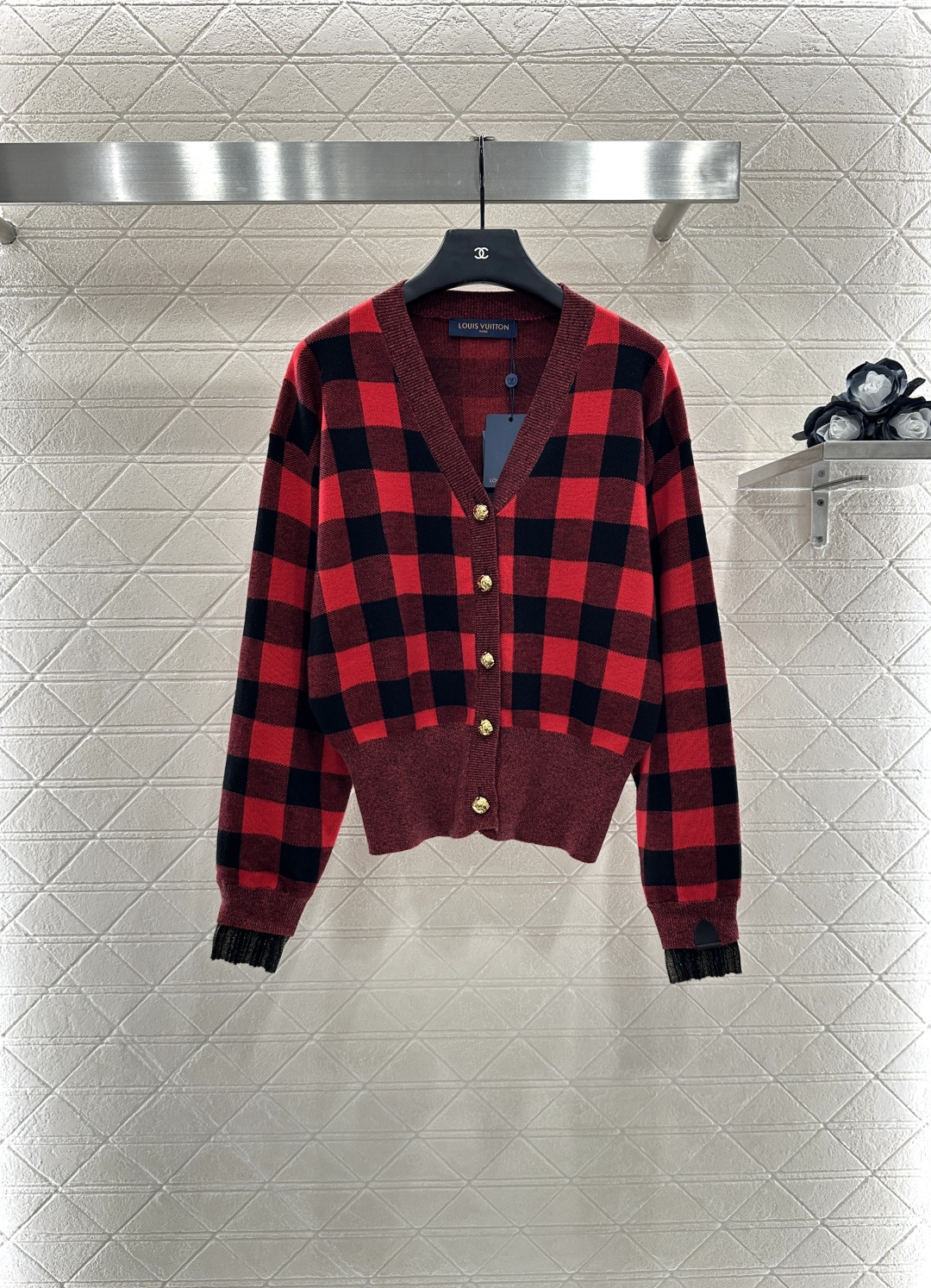 ♥Louis Vuitto*♥2025新品上架
       格纹针织开衫
定制YB羊绒羊毛纱线织造 柔