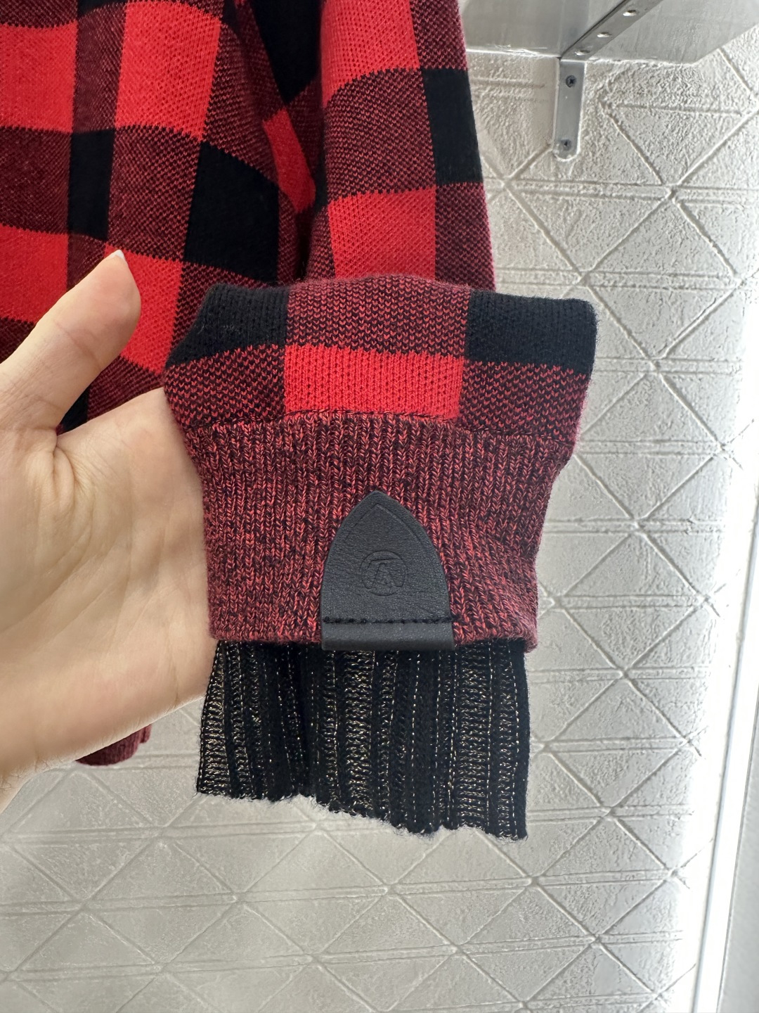 ♥Louis Vuitto*♥2025新品上架
       格纹针织开衫
定制YB羊绒羊毛纱线织造 柔