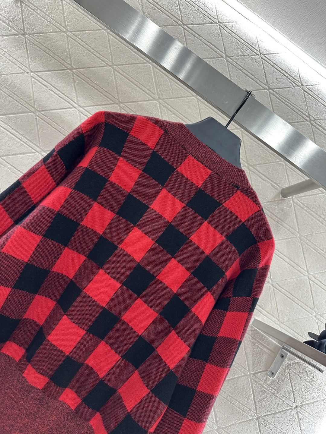 ♥Louis Vuitto*♥2025新品上架
       格纹针织开衫
定制YB羊绒羊毛纱线织造 柔