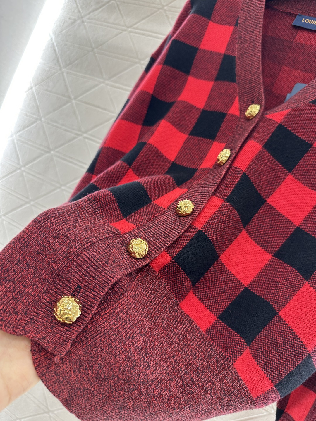 ♥Louis Vuitto*♥2025新品上架
       格纹针织开衫
定制YB羊绒羊毛纱线织造 柔