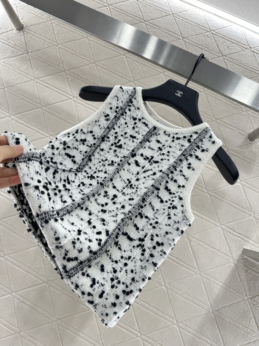 Loewe Women's Wool Knit Vest with Dotted Pattern - Comfortable & Stylish 7 cmp i1756218389414 5849 0 7