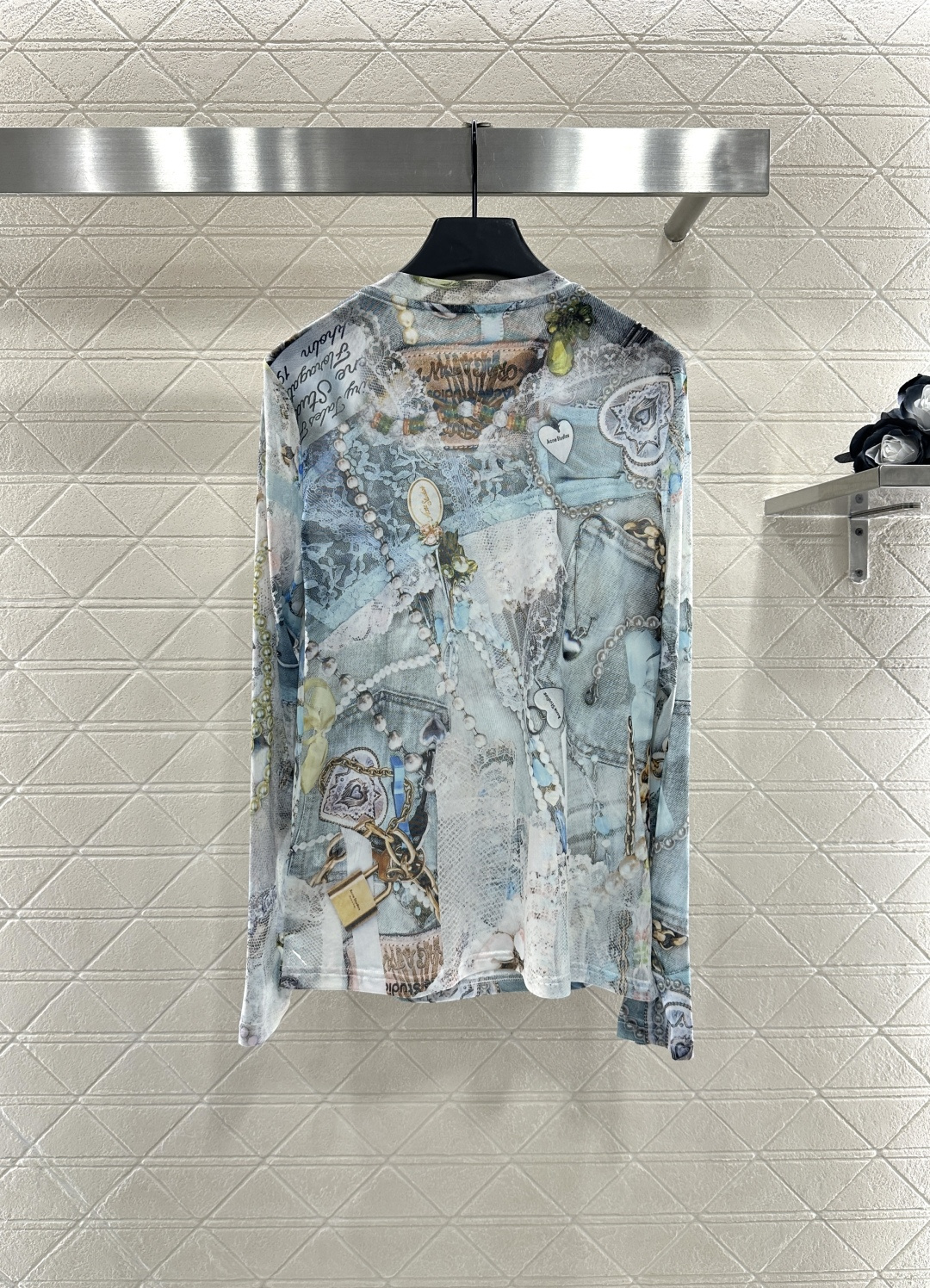 ♥Acne studio*♥2025新品上架
        修身圆领打底衫
定制YB进口网纱材质 清透