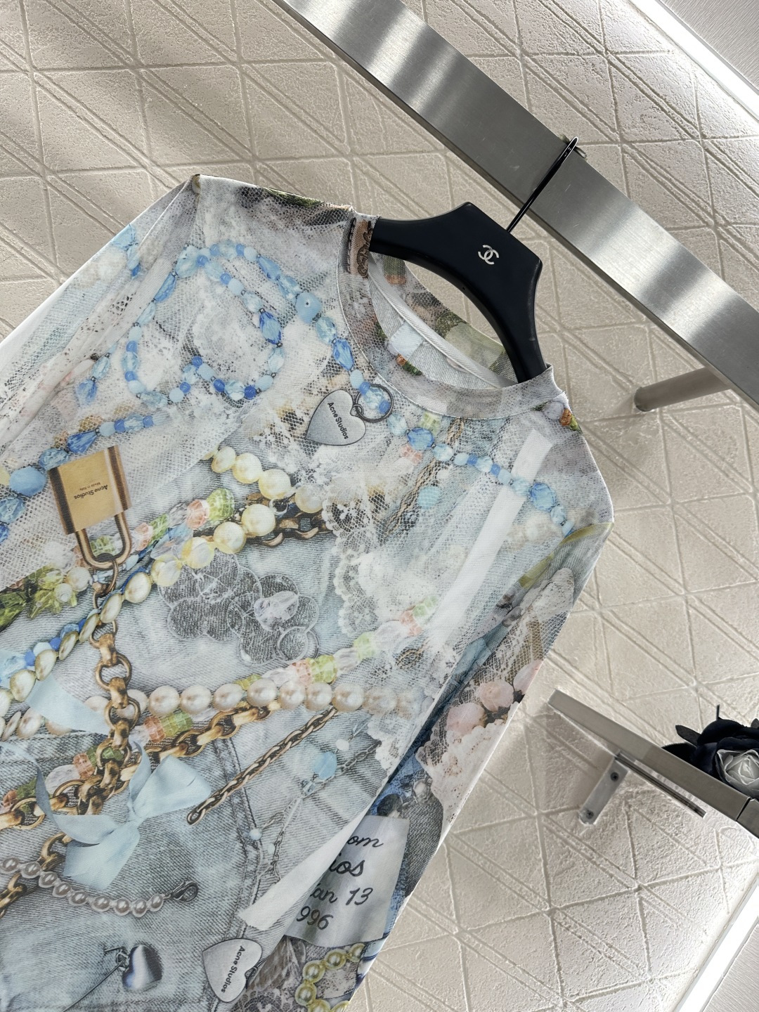 ♥Acne studio*♥2025新品上架
        修身圆领打底衫
定制YB进口网纱材质 清透