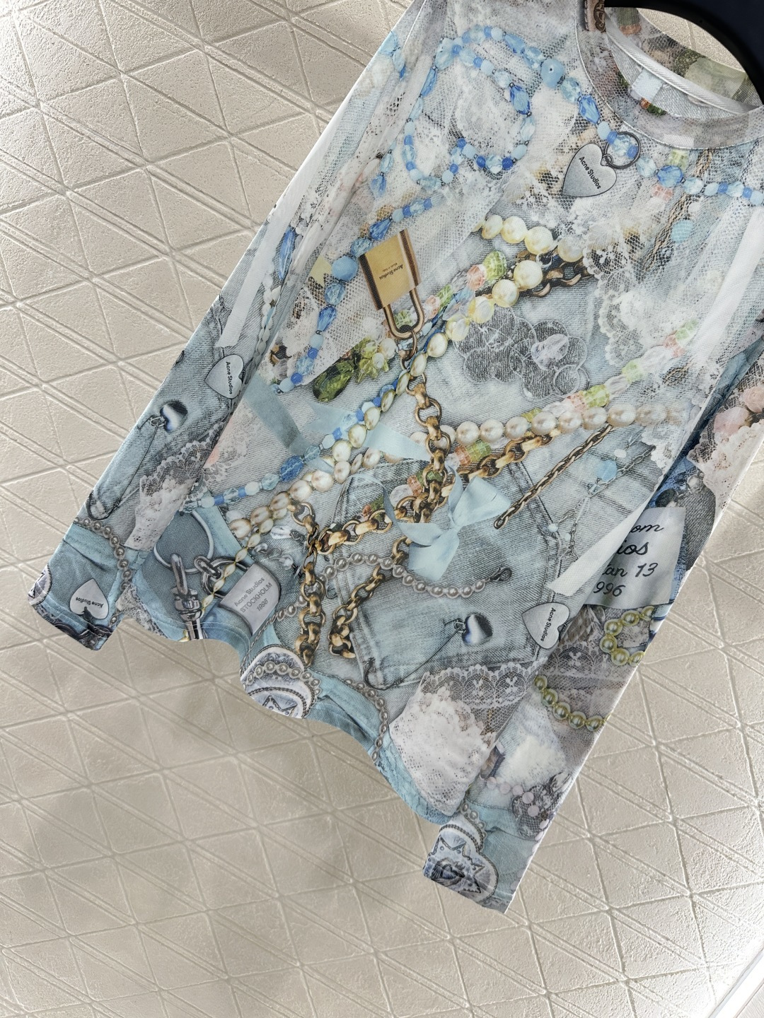 ♥Acne studio*♥2025新品上架
        修身圆领打底衫
定制YB进口网纱材质 清透