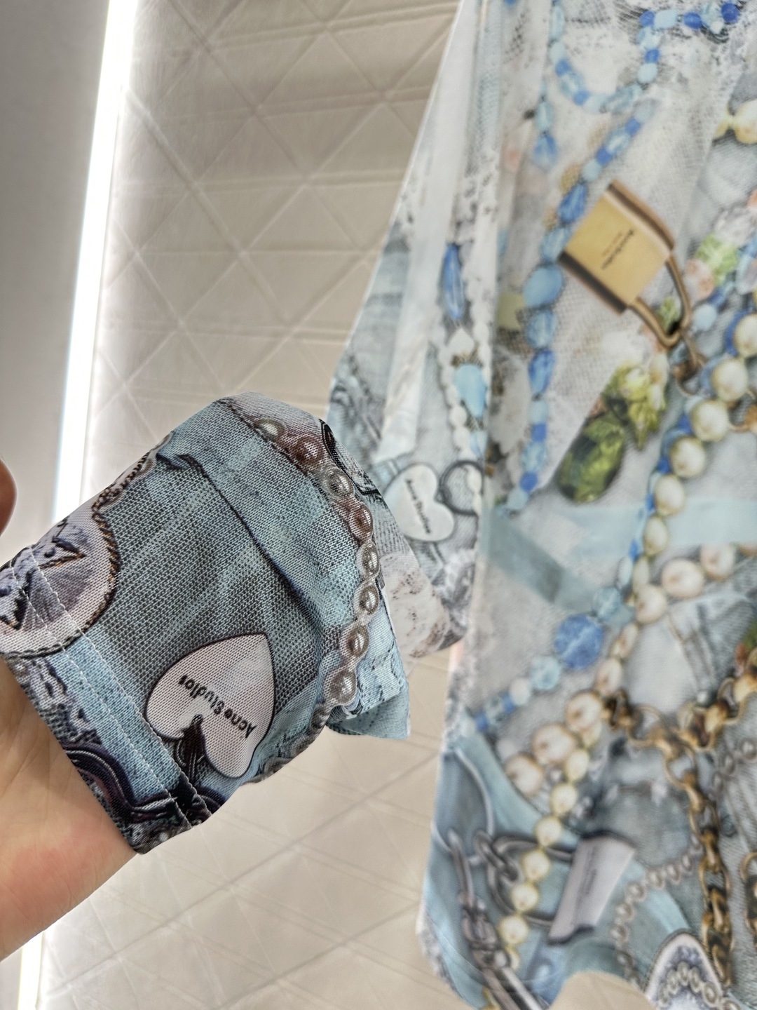 ♥Acne studio*♥2025新品上架
        修身圆领打底衫
定制YB进口网纱材质 清透