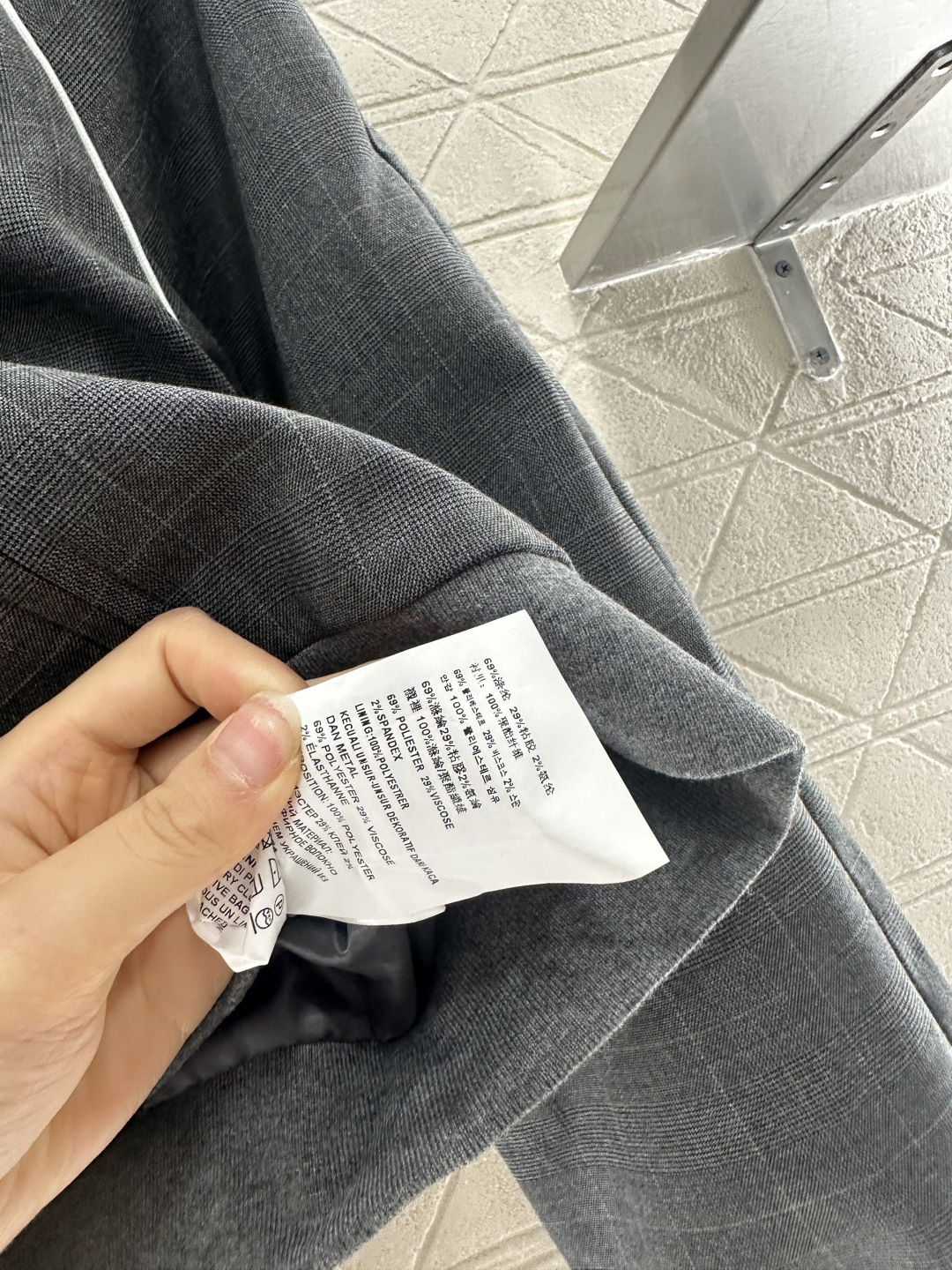 ♥Miumi*♥2025新品上架
   翻领外套抽绳半裙套装
定制YB进口材质 质感光泽 舒适有型 翻领