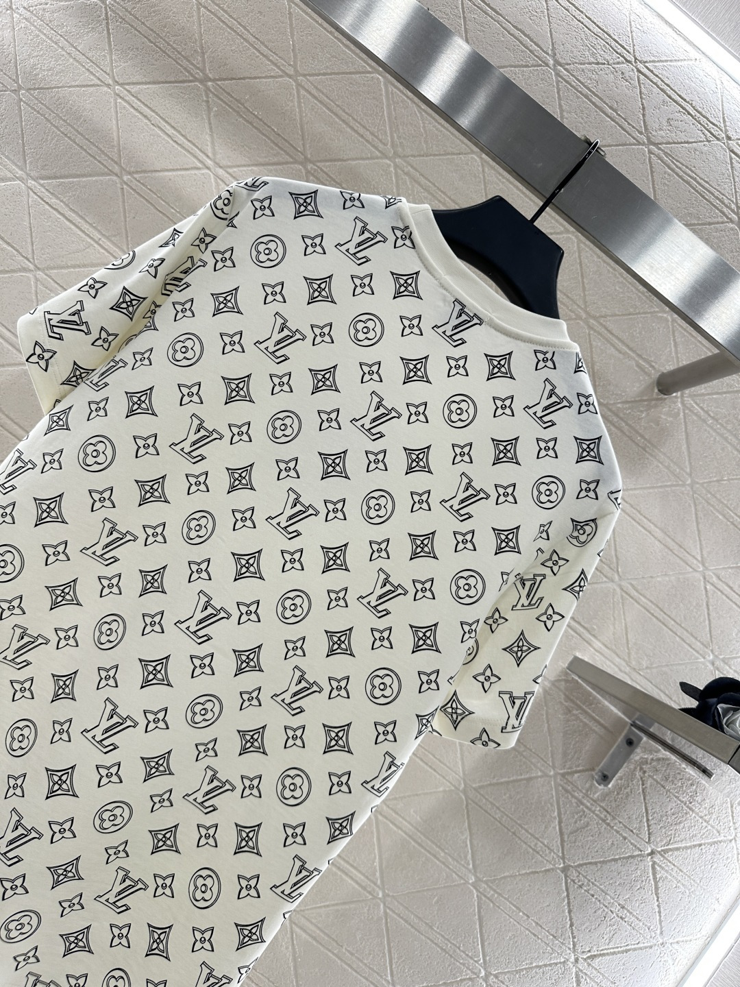 ♥Louis Vuitto*♥2025新品上架
      圆领印花链条𝑇𝑒𝑒
定制YB斜纹全棉材质 透