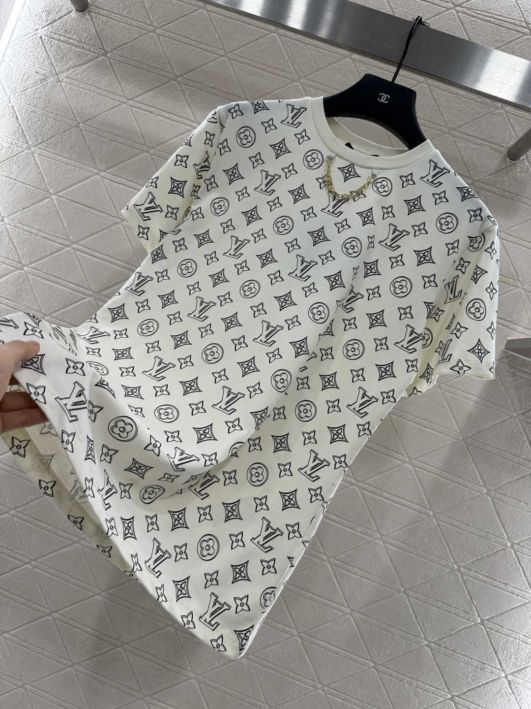 ♥Louis Vuitto*♥2025新品上架
      圆领印花链条𝑇𝑒𝑒
定制YB斜纹全棉材质 透