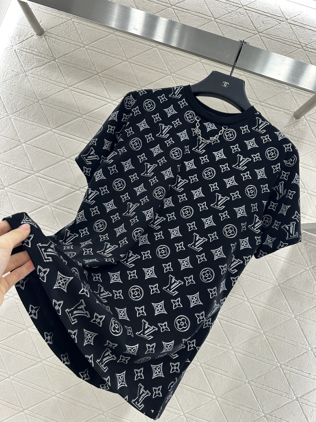 ♥Louis Vuitto*♥2025新品上架
      圆领印花链条𝑇𝑒𝑒
定制YB斜纹全棉材质 透