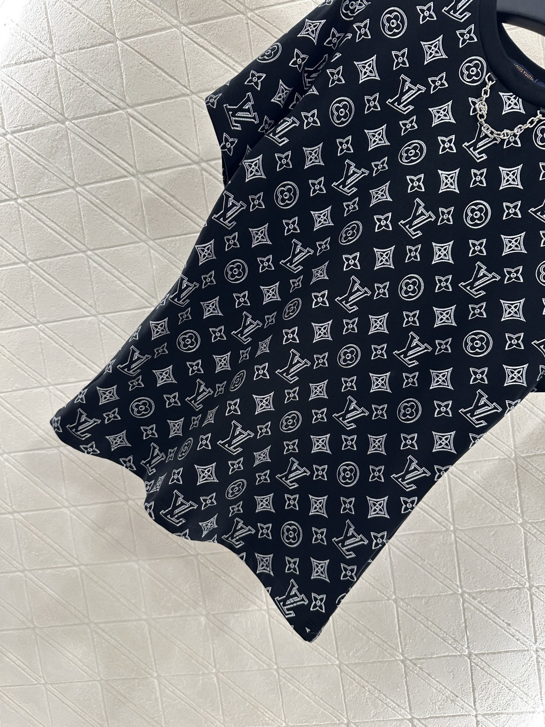 ♥Louis Vuitto*♥2025新品上架
      圆领印花链条𝑇𝑒𝑒
定制YB斜纹全棉材质 透