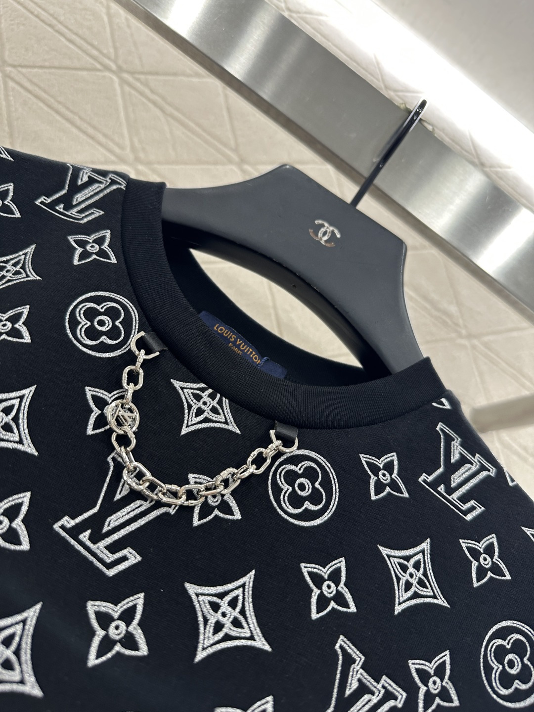 ♥Louis Vuitto*♥2025新品上架
      圆领印花链条𝑇𝑒𝑒
定制YB斜纹全棉材质 透