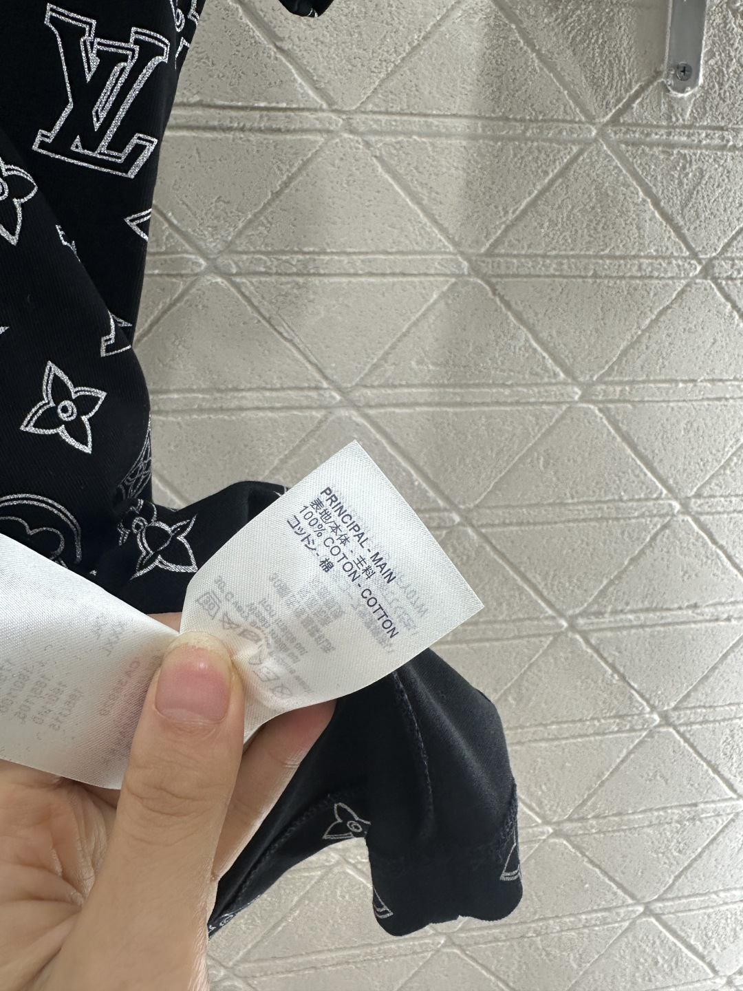 ♥Louis Vuitto*♥2025新品上架
      圆领印花链条𝑇𝑒𝑒
定制YB斜纹全棉材质 透