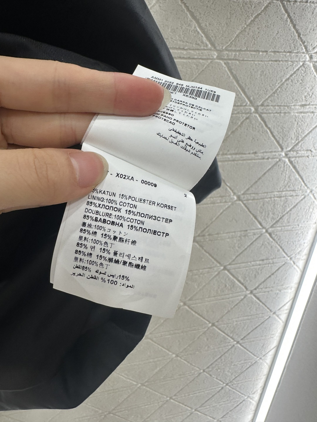 ♥Prad*♥2025新品上架
      连帽中长款外套
定制YB进口暗纹提花冲锋材质 质感高级 挺括