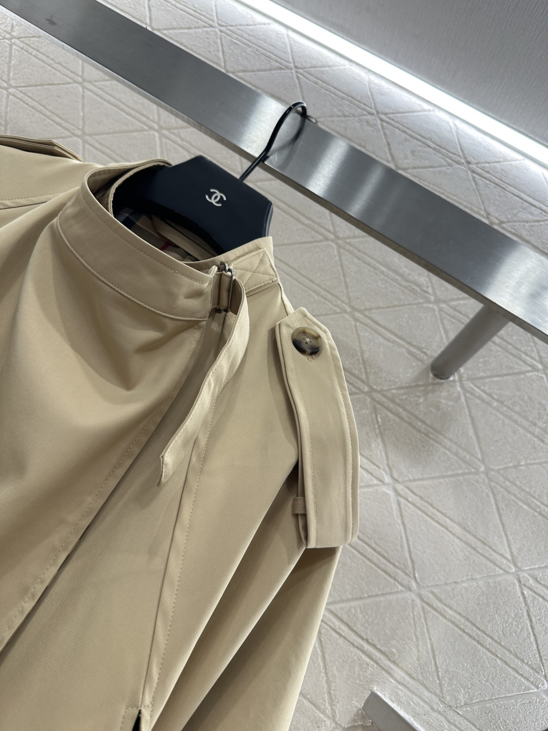 ♥BBR*♥2025新品上架
      披肩斗篷风衣
定制YB进口风衣材质 质感立挺 上身有型 内印格