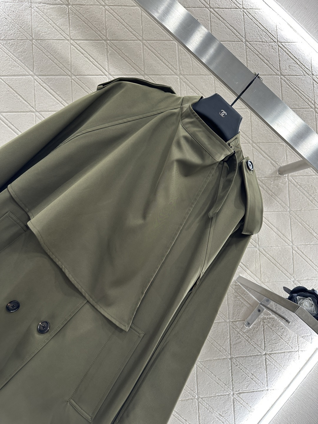 ♥BBR*♥2025新品上架
      披肩斗篷风衣
定制YB进口风衣材质 质感立挺 上身有型 内印格